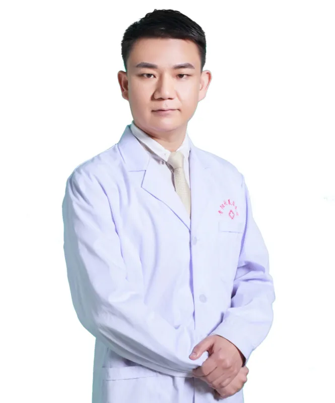 常伟