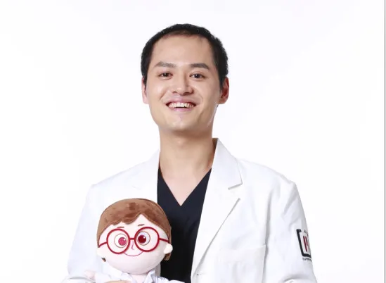 黄亮